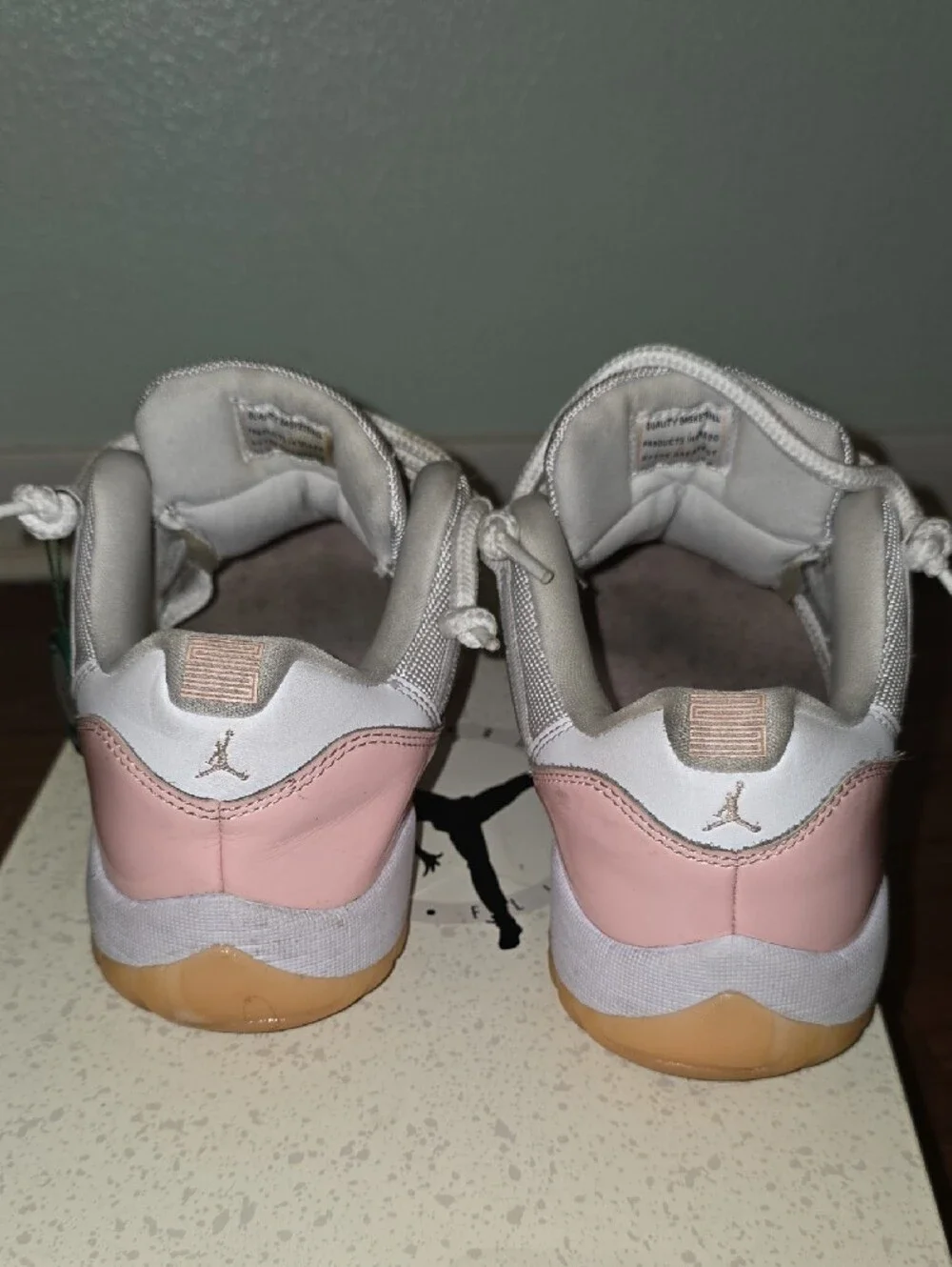 Jordan Concor 11  Low-Top Sneakers - White & Pink
